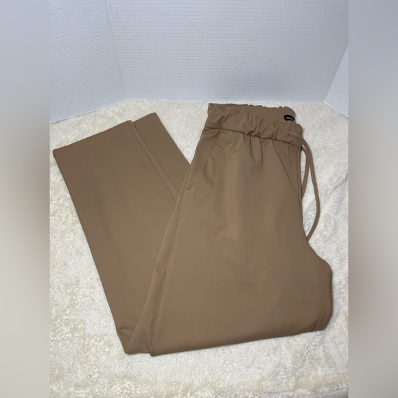 Hilary Radley Women’s Camel Joggers - Picture 8 of 8